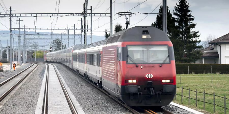 Bis 2025 wollen die SBB ausschliesslich mit erneuerbarer Energie unterwegs sein. (Archivbild)