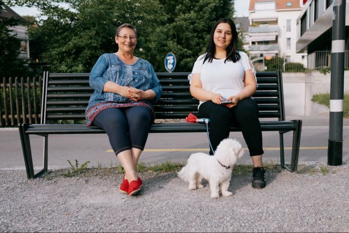 Barbara und Angela arbeiten im Gesundheitswesen und freuen sich auf kühlere Temperaturen.
