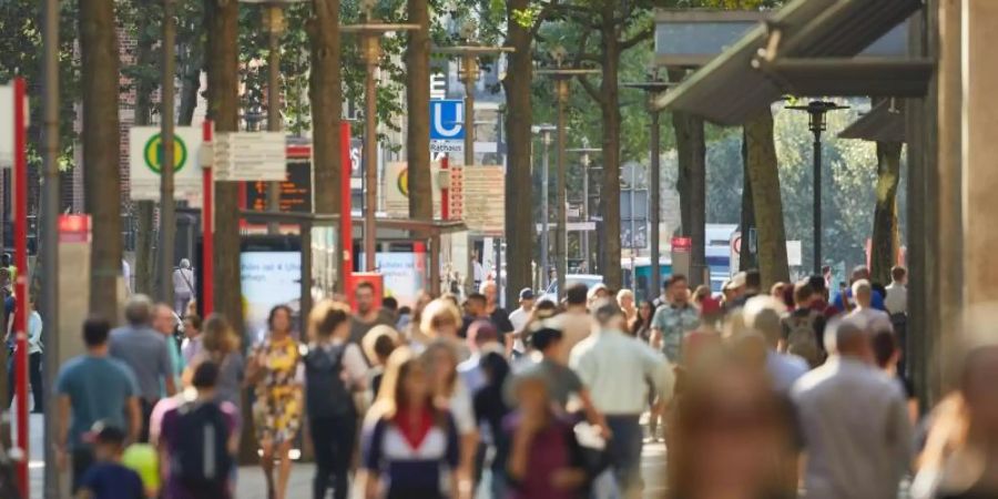 Ein Migrationshintergrund liegt definitionsgemäss vor, wenn man selbst nicht mit deutscher Staatsangehörigkeit geboren wurde oder wenn dies bei mindestens einem Elternteil der Fall ist. Foto: Georg Wendt/dpa