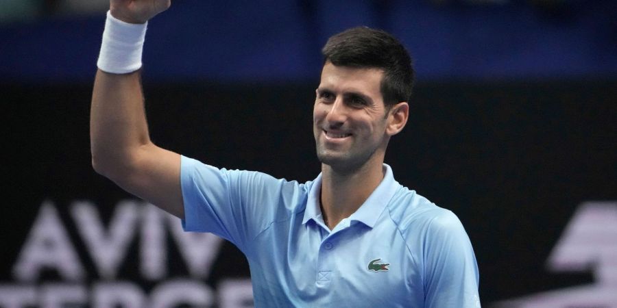 Der Serbe Novak Djokovic feiert nach seinem Sieg gegen den Kroaten Marin Cilic im Finale von Tel Aviv.