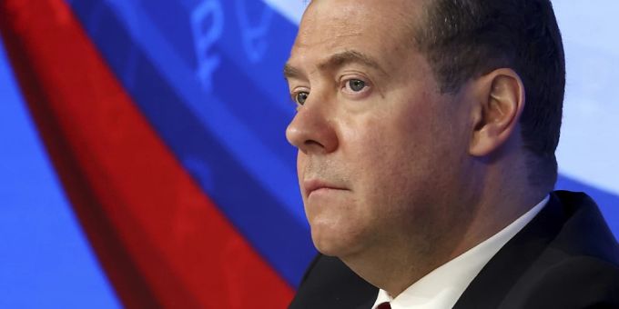 ARCHIV - Dmitri Medwedew, Vorsitzender der Partei Einiges Russland und stellvertretender Leiter des russischen Sicherheitsrates. Foto: Yekaterina Shtukina/Pool Sputnik via AP/dpa ARCHIV - Dmitri Medwedew, Vorsitzender der Partei Einiges Russland und stellvertretender Leiter des russischen Sicherheitsrates. Foto: Yekaterina Shtukina/Pool Sputnik via AP/dpa