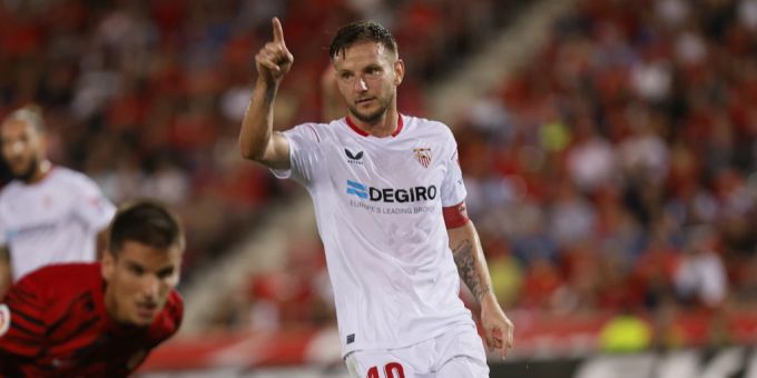 Ivan Rakitic jubelt für den FC Sevilla. Der 34-Jährige spielte auch für den FC Schalke 04, Barcelona und den FC Basel. FC Schalke 04