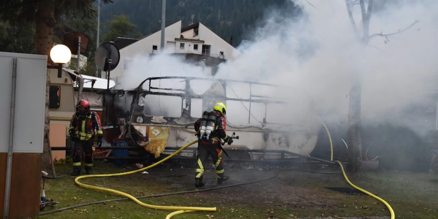 Andeer: Wohnwagen komplett ausgebrannt