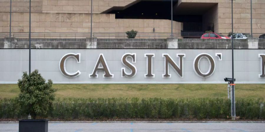 Aussenaufnahme des geschlossenen Casinos von Campione d'Italia (IT).