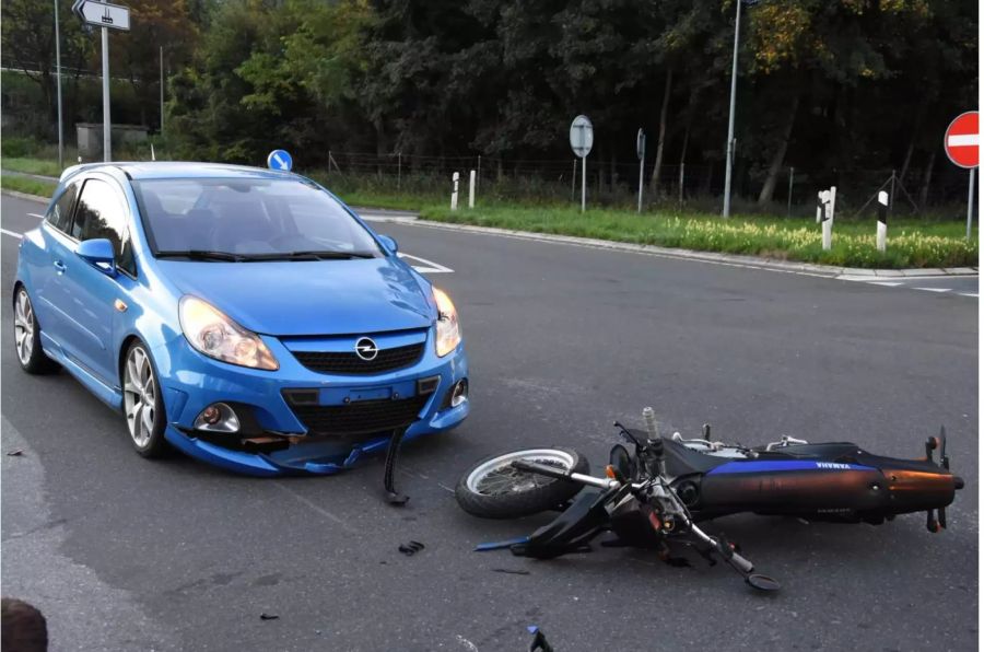An den Fahrzeugen entstand ein Sachschaden von rund 6'500 Franken - Kapo St. Gallen