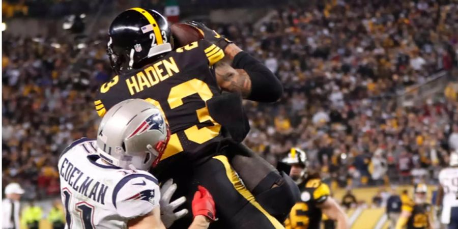 Nach fünf Niederlagen in Folge feiern die Pittsburgh Steelers gegen Erzrivale New England Patriots einen ganz wichtigen 17:10-Sieg. Denn bei einer Niederlage wären die Steelers aus den Playoff-Plätzen gefallen. Zudem ist es eine Art Revanche für letztes Jahr, als Pittsburgh das Duell wegen eines kontroversen nicht gegebenen Touchdowns verloren hat. Die entscheidende Szene: Beim Stand von 14:10 fängt Joe Haden in der eigenen Redzone einen Pass von Tom Brady ab.