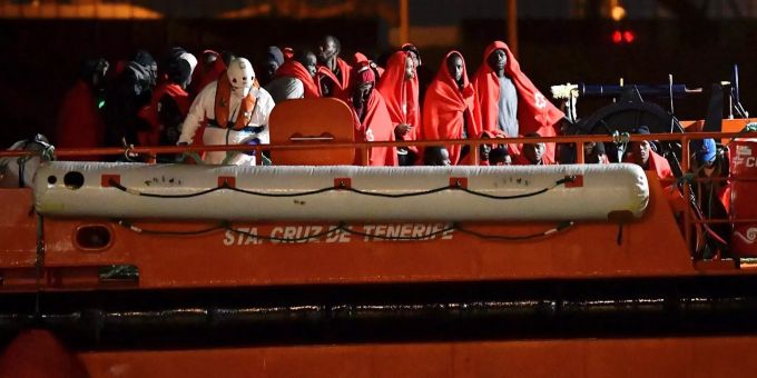 Vor Almería (ESP) sind sieben tote Migranten gefunden worden. Spanische Küstenwache rettet Migranten vor Almería.