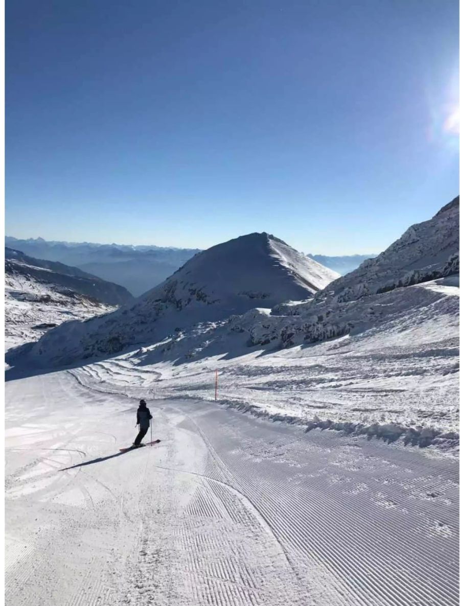 Auf dem Vorabgletscher steht für die Gäste ein kleines Pisten- und Parkangebot bereit.