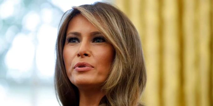 Melania Trump, amerikanische First Lady, spricht im Oval Office des Weissen Hauses. melania trump