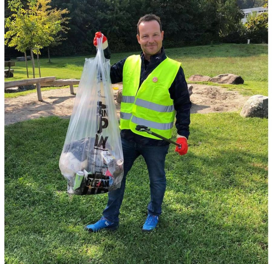 Claudio Zuccolini engagiert sich für eine saubere Umwelt und war in Effretikon beim Clean-up-day mit dabei.