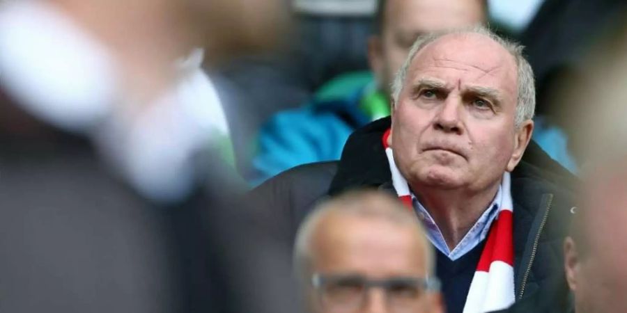 Uli Hoeness sitzt im Publikum.