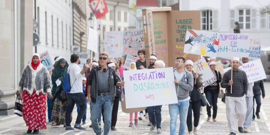 Auch Migranten gingen schon aufgrund der Sparmassnahmen in Luzern auf die Strasse.