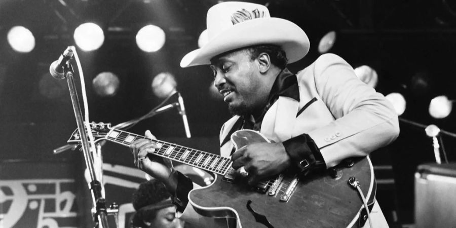 Blues Gitarist Otis Rush mit Eric Clampton beim Jazz Montreux Festival 1986.