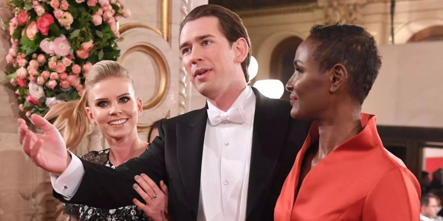 Susanne Thier, Österreichs Bundeskanzler Sebastian Kurz und Autorin Waris Dirie beim Wiener Opernball.