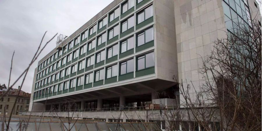 An der gewerblich-industriellen Berufsschule Bern gehen unter anderem angehende Maurer zur Schule.