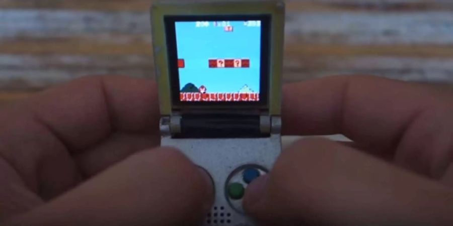 Keymu ist ein Game Boy im Schlüsselanhängerformat.