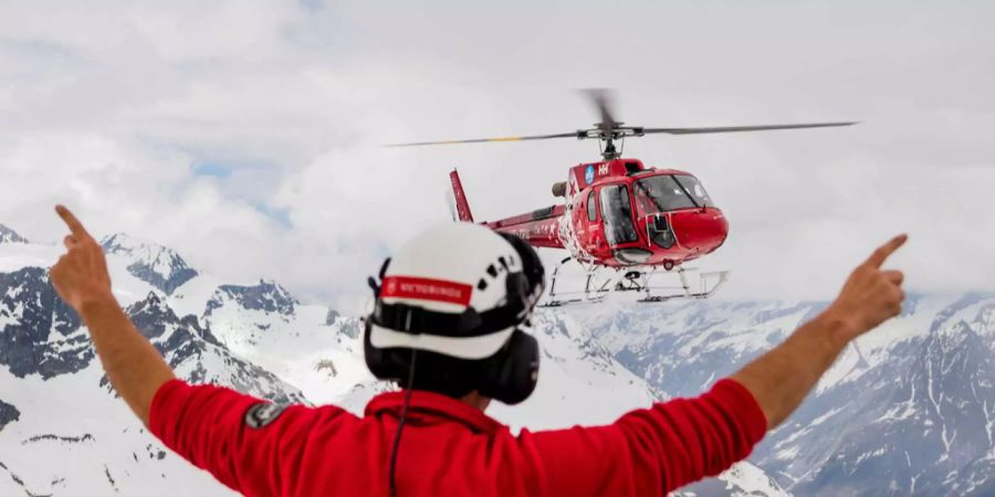 Derzeit fliegen neun Helikopter in der Flotte. Das Jubiläum feiert sie mit zwei Tagen der offenen Tür am Samstag und am Sonntag auf der Basis Raron.