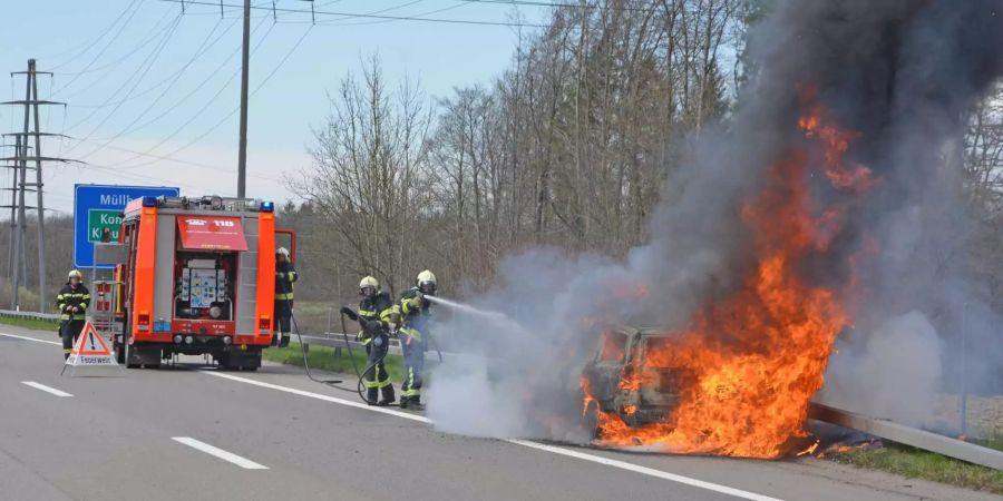 Am Auto entstand Totalschaden.