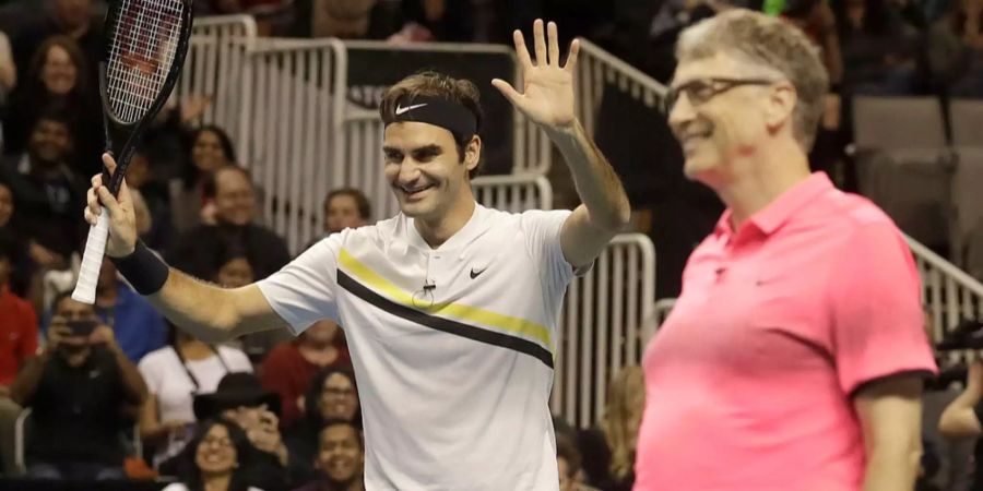 Roger Federer und Bill Gates haben schon zweimal bei Federers Wohltätigkeits-Events zusammen gespielt.