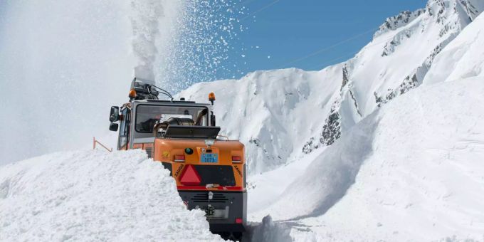 Ende Woche beginnen die Räumungsarbeiten am Gotthardpass. (Symbolbild). Gotthardpass