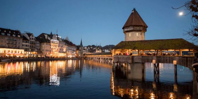 Die historische Kapellbrücke erhält eine energiesparende Beleuchtung. Luzern Kapellbrücke