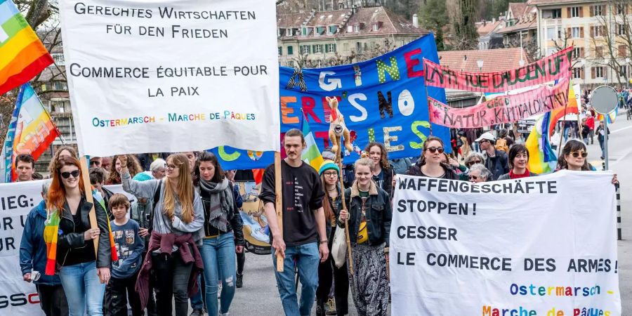 Am Ostermarsch waren über 40 politische und kirchliche Organisationen beteiligt.