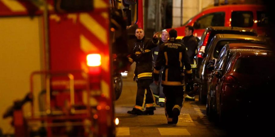 Bei der Messer-Attacke am Samstagabend in Paris kam ein Mensch ums Leben, vier weitere wurden verletzt.