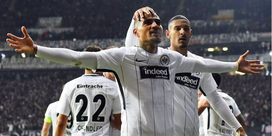 Die Frankfurt-Stars Kevin-Prince Boateng und Sebastien Haller jubeln.