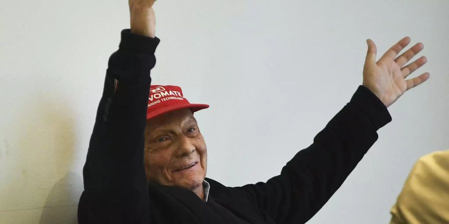 Niki Lauda an einer Pressekonferenz in Schwechat (Ö).