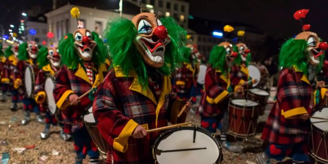 Die Guggenmusik an der Basler Fasnacht.