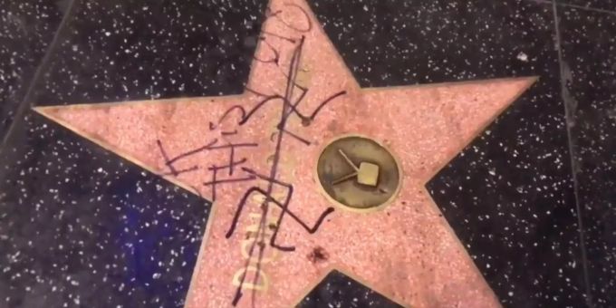 Donald Trumps Stern auf dem Hollywood Walk of Fame wurde mit Hitler-Zeichen beschmiert.