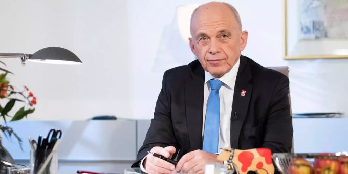 Bundespräsident Ueli Maurer sitzt in seinem Büro im Bernerhof, vor der Aufzeichnung der Neujahrsansprache für das Jahr 2019. Bundespräsident Ueli Maurer sitzt in seinem Büro.