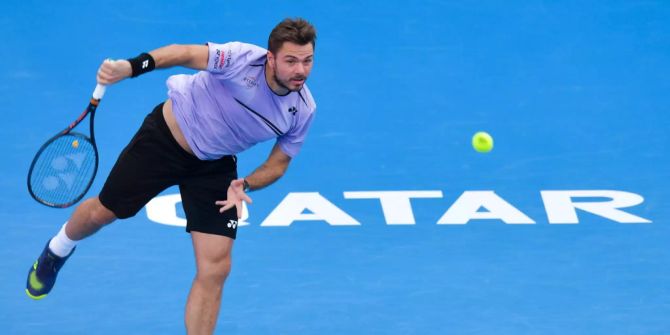 Stan Wawrinka serviert gegen Roberto Bautista Agut