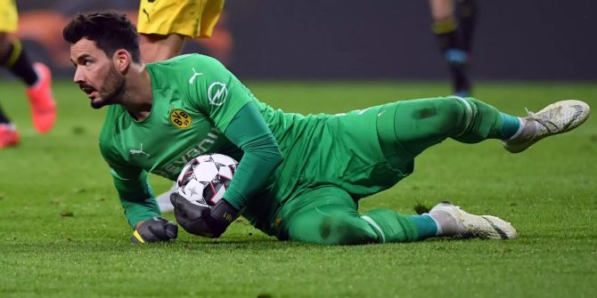 Dortmunds Torwart Roman Bürki in Aktion.