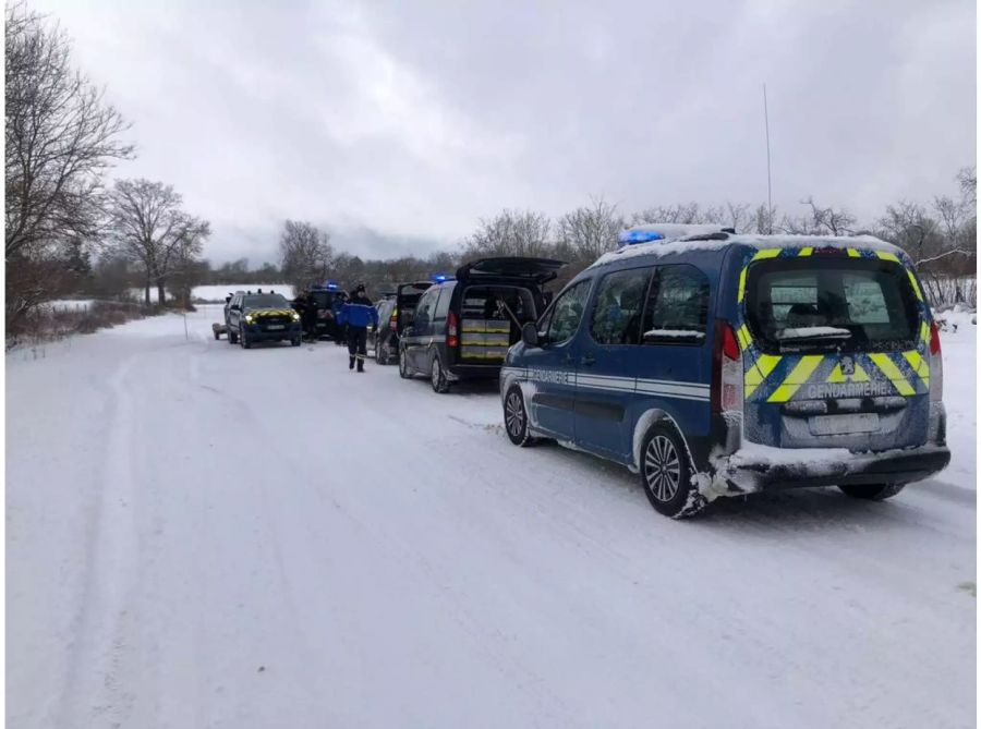 Die Behörden bei der Suche.