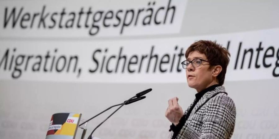 Annegret Kramp-Karrenbauer, CDU-Bundesvorsitzende, spricht zu den Themen Migration, Sicherheit und Integration. Foto: Kay Nietfeld