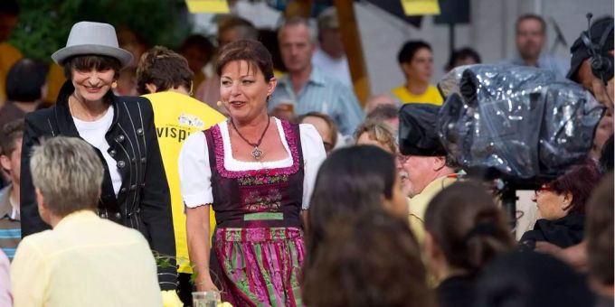 Monika Fasnacht hatte in 20 Jahren viele bekannt Gäste, unter anderem auch die frühere Bundesrätin Micheline Calmy-Rey. Monika Fasnacht hatte in 20 Jahren viele bekannt Gäste, unter anderem auch die frühere Bundesrätin Micheline Calmy-Rey.