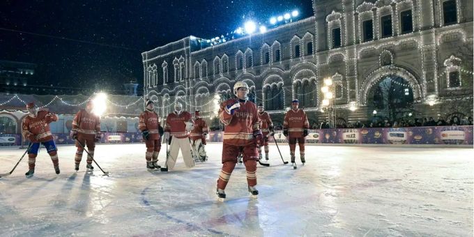 Das Freundschaftsspiel auf dem Roten Platz in Moskau. Das Freundschaftsspiel auf dem Roten Platz in Moskau.