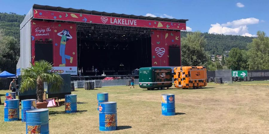 Die grosse Showbühne am ersten Lakelive-Festival in Biel ist am Tag vor der Eröffnung aufgebaut, aber noch leer.