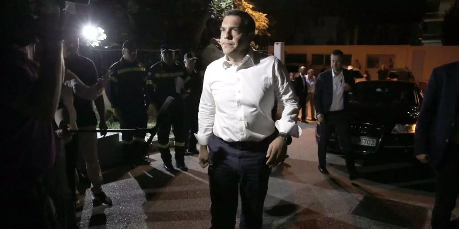 Der griechische Präsident Alexis Tsipras trifft sich mit Ministern zu einer Krisensitzung.