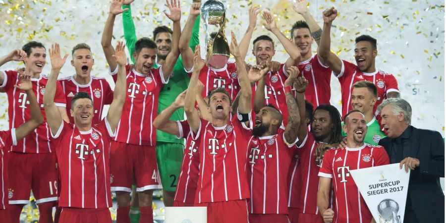 Bayern München feiert den Supercup-Sieg 2017.