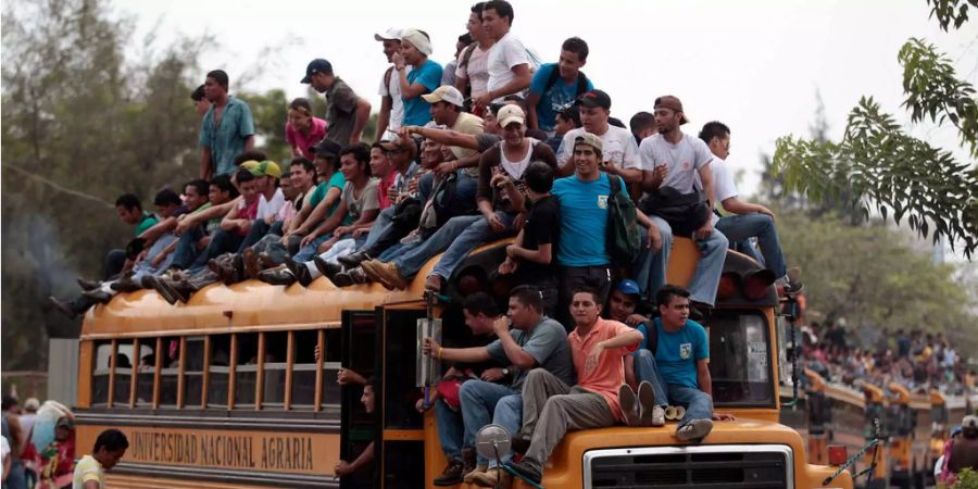 Studenten in Nicaragua protestieren, nachdem die Staatshilfe für Universitäten gestrichen wurde.