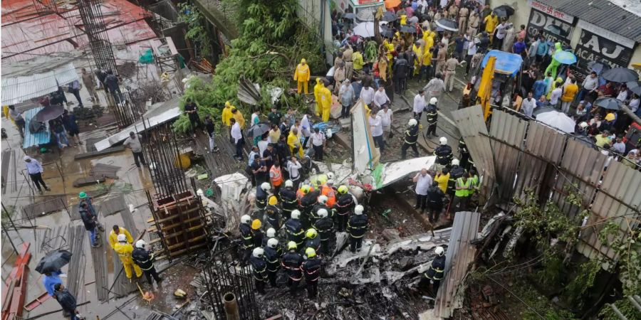 Kleinflugzeug in Mumbai abgestürzt.