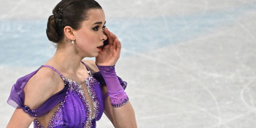 Die damals 15-jährige russische Eiskunstläuferin Kamila Walijewa bei den Olympischen Winterspielen in Peking.