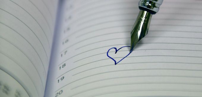 Ein Tagebuch ist eine Liebeserklärung an sich selbst. Füller Tinte Herz Kalender Tagebuch