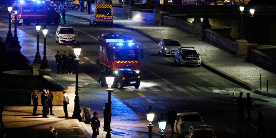 Die Polizei untersucht den Schauplatz der eskalierten Kontrolle.