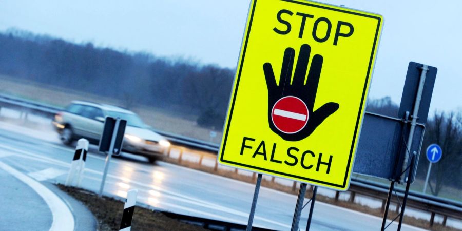 Wer falsch auf die Autobahn auffährt, bringt andere und sich selbst in tödliche Gefahr.