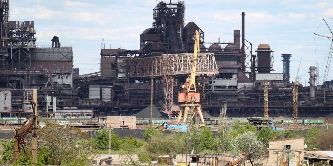 Zuletzt konzentrierten sich die russischen Angriffe in Mariupol auf das Stahlwerk Azovstal. Zuletzt konzentrierten sich die russischen Angriffe in Mariupol auf das Stahlwerk Azovstal.