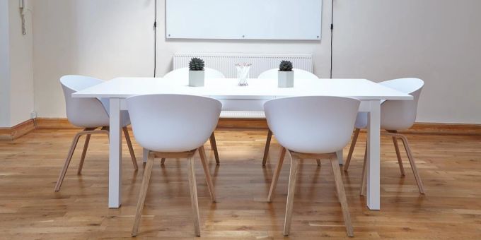 Parkettböden sehen schön aus, sind aber empfindlich. Esszimmer