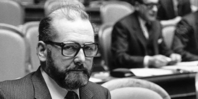 Foto von Valentin Oehen vom 1. März 1983 im Nationalrat. Valentin Oehen